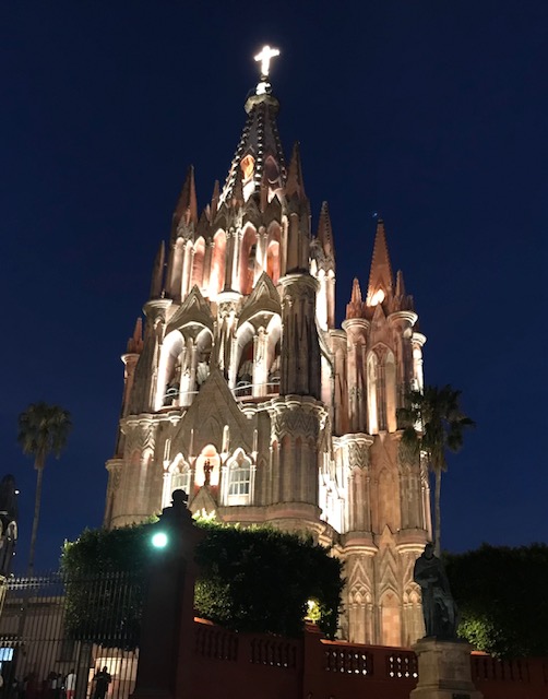La Parroquia, San Miguel de Allende, 2022, Trules