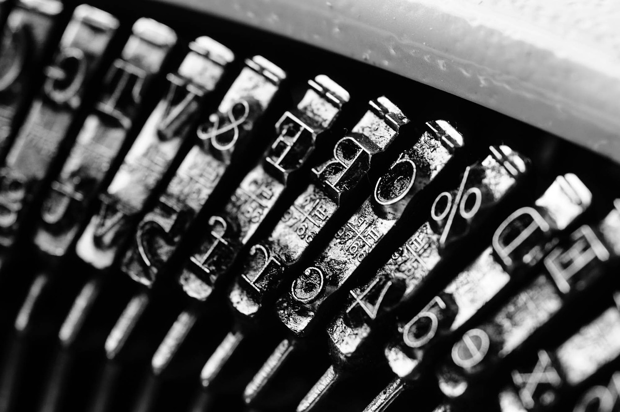 types, typewriter, black-and-white-738846.jpg