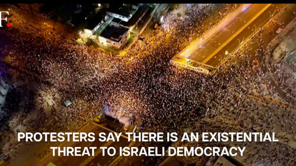 Crowds on Tel Aviv's boulevard